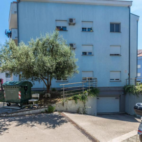 Mikula 1 BDR apt w balcony